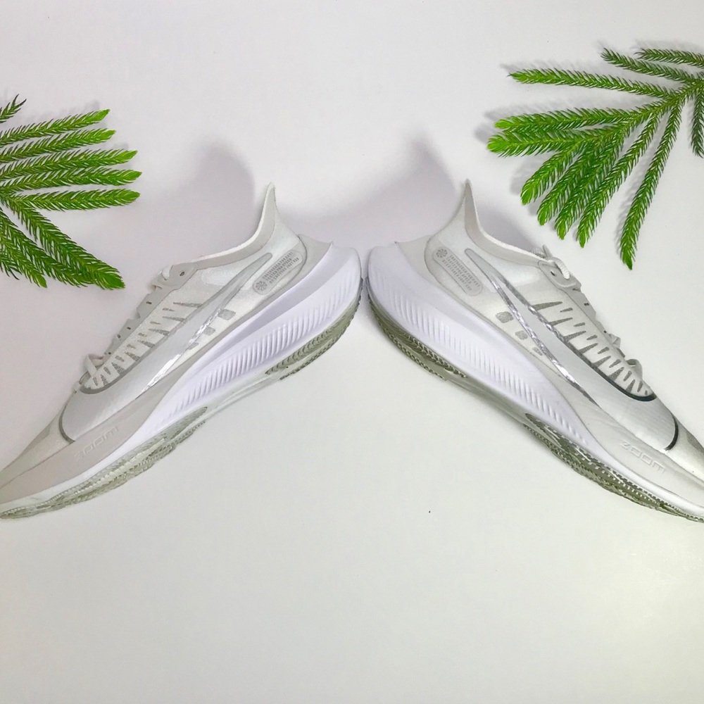 Women’s Nike Zion gravity white size 9